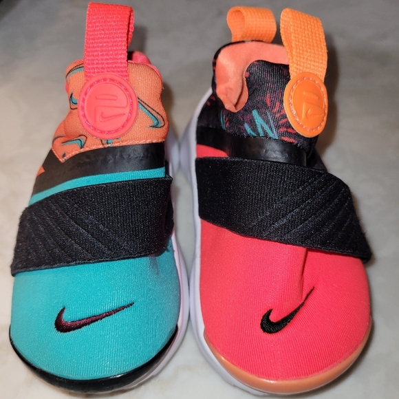 NIKE PRESTO EXTREME(GS) 'MISMATCHED" av6130-800 Size 5C - Picture 2 of 5